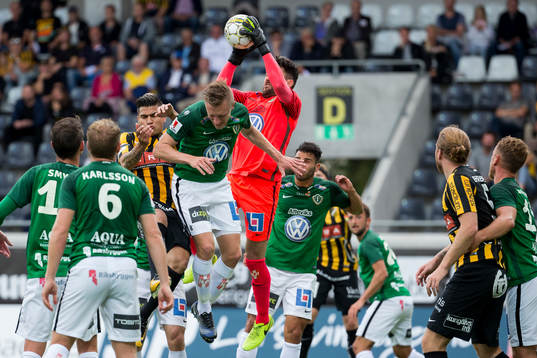Jönköpings målvakt Francisco Marmolejo Mancilla tar ned