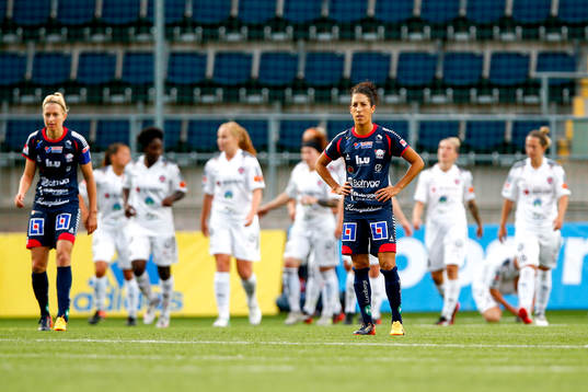 Linköpings Claudia Neto deppar