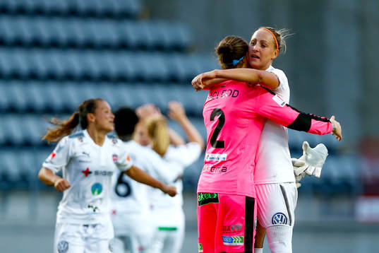 Rosengårds målvakt Erin McLeod och Sanne Troelsgaard