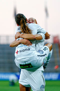 Rosengårds Alexandra Lowe Riley och Sanne Troelsgaard