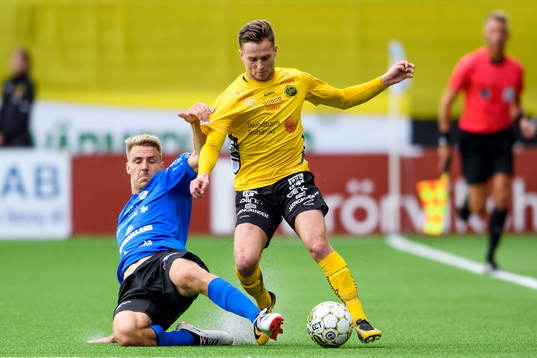 Elfsborgs Adam Lundqvist och Halmstads Johan Oremo