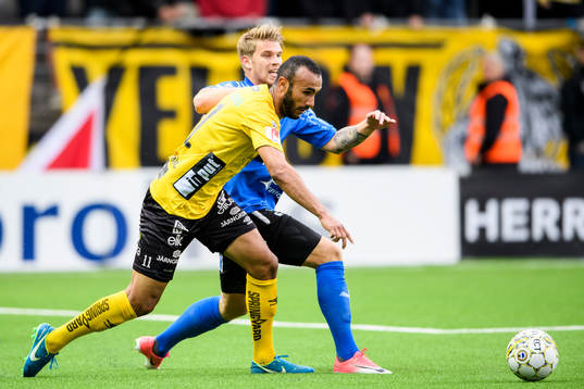 Elfsborgs Issam Jebali och Halmstads Marcus Mathisen