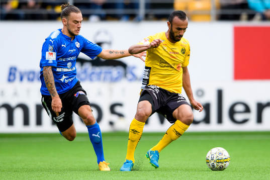 Elfsborgs Issam Jebali och Halmstads Pontus Silfwer