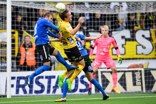 Elfsborgs Viktor Prodell och Halmstads Jesper Westerberg