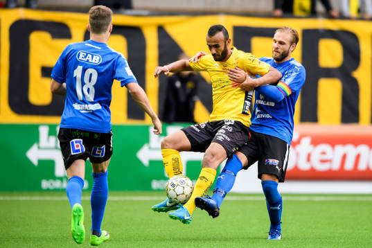 Elfsborgs Issam Jebali och Halmstads Jesper Westerberg