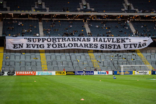 s supportrar har satt upp en banderoll