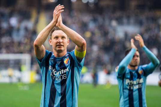 Djurgårdens Kim Källström tackar publiken