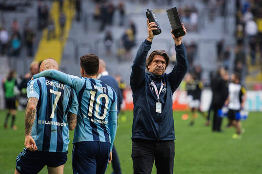 Djurgårdens sportchef Bosse Andersson bredvid Magnus