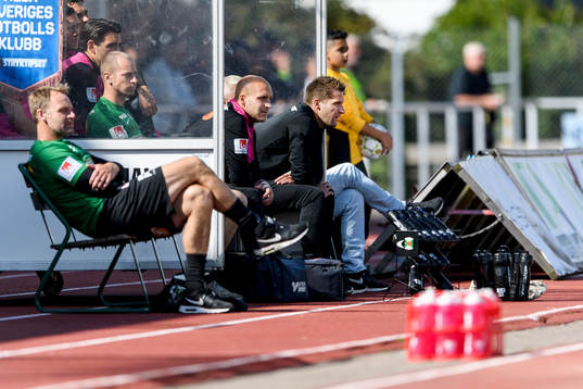 Varbergs bänk med målvakt Peter Dahlberg och Gabriel