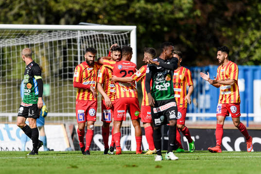 Syrianskas Mattias Mete kvitterar till 1-1 på straff och