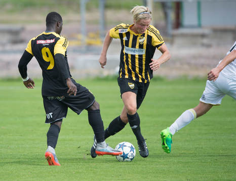IFK Hässleholms Gustaf Lindroth i matchen i division 2