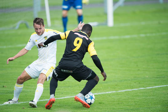 IFK Hässleholms Mike Andrew i matchen i division 2 mellan