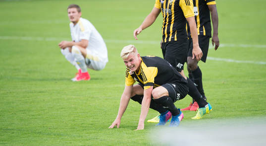 IFK Hässleholms Linus Svensson  i matchen i division 2