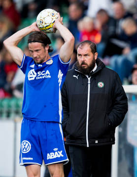 Sundsvalls Linus Hallenius och Örebros tränare Alexander