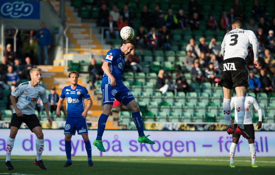 Sundsvalls Linus Hallenius nickar över