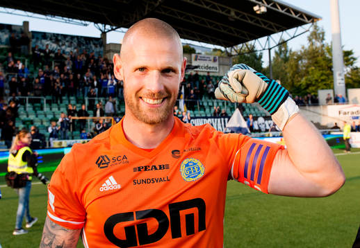Sundsvalls målvakt Tommy Naurin jublar