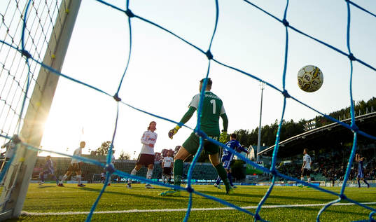 Örebros målvakt Oscar Jansson släpper in 1-1