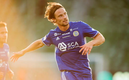 Sundsvalls Linus Hallenius jublar