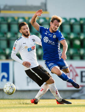 Örebros Brendan Hines-Ike fäller Sundsvalls Eric Larsson