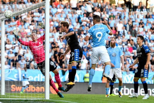 Malmö FFs Markus Rosenberg gör 2-1 bakom IFK Göteborgs