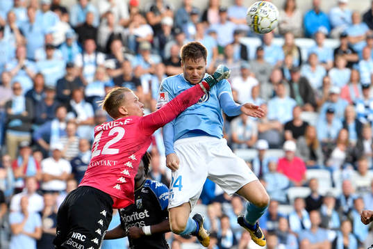 IFK Göteborgs målvakt Pontus Dahlberg och Malmö FFs