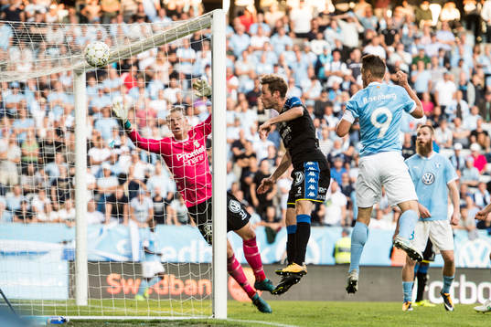 Malmö FFs Markus Rosenberg gör 2-1 bakom IFK Göteborgs