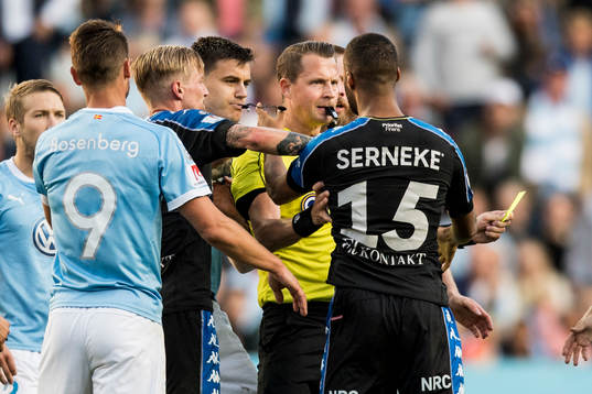 IFK Göteborgs Kristopher Da Graca bråkar med Malmö FFs