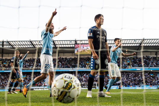 Malmö FFs Jo Inge Berget och Alexander Jeremejeff jublar