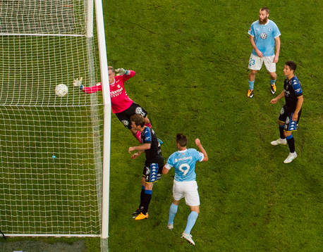 Malmö FFs Markus Rosenberg gör 2-1 bakom IFK Göteborgs