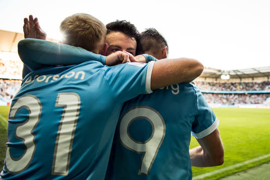 Malmö FFs Erdal Rakip och Franz Brorsson jublar ihop med