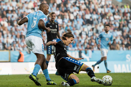 Malmö FFs Carlos Strandberg och IFK Göteborgs August