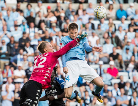 IFK Göteborgs målvakt Pontus Dahlberg och Malmö FFs