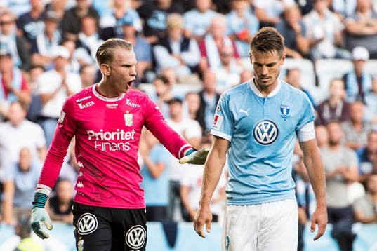 IFK Göteborgs målvakt Pontus Dahlberg och Malmö FFs