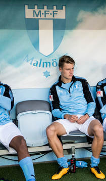 Malmö FFs Mattias Svanberg på bänken