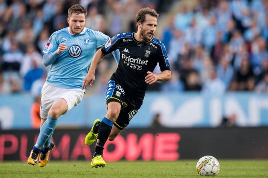 IFK Göteborgs Tobias Hysén jagas av Malmö FFs Lasse