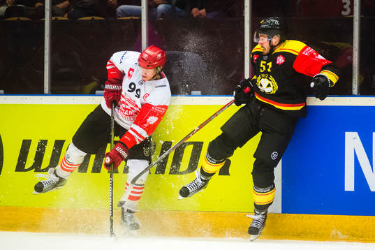 Oliver Paczkowski of Cracovia and Marc Zanetti of Brynäs