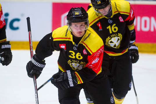 Linus Ölund of Brynäs celebrates