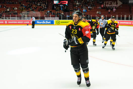 Lucas Carlsson of Brynäs celebrates the 4-0 goal