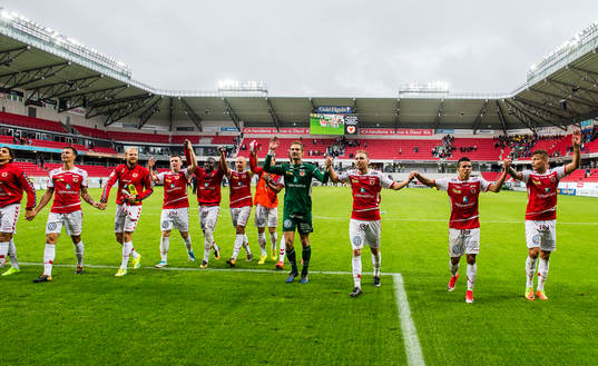Kalmarspelarna jublar