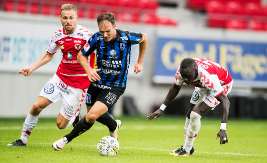 Kalmars Jonathan Ring och Papa Alioune Diouf  samt Sirius