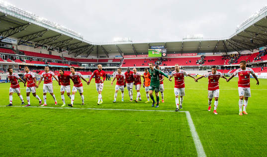 Kalmarspelarna jublar
