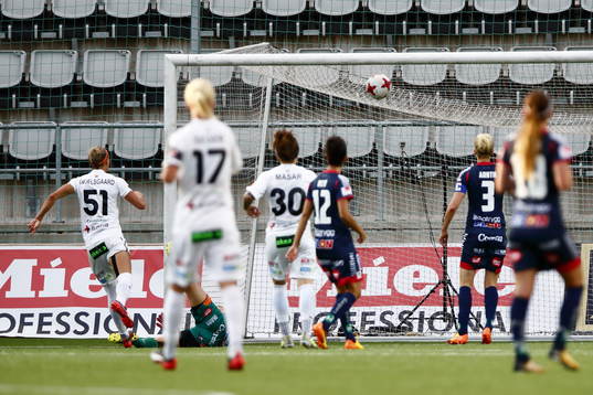 Rosengårds Sanne Troelsgaard gör mål 0-1