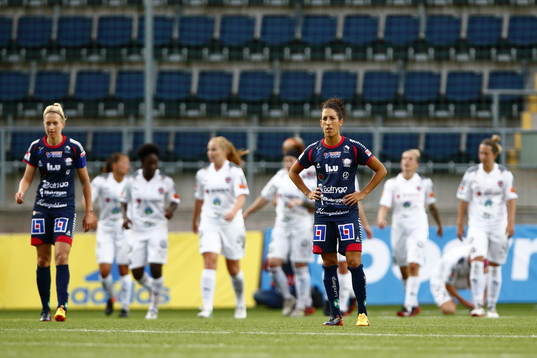 Linköpings Claudia Neto deppar