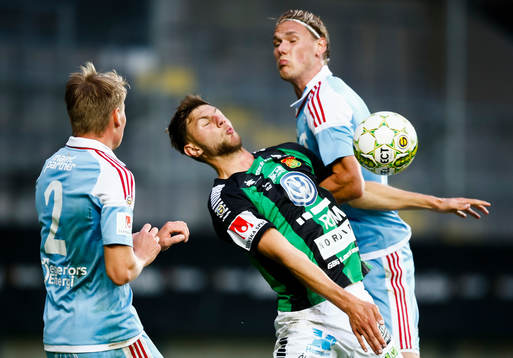 Degerfors Jonas Olsson och Hampus Zackrisson försvarar mot