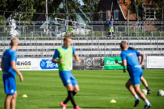 Förberedelser i bakgrunden