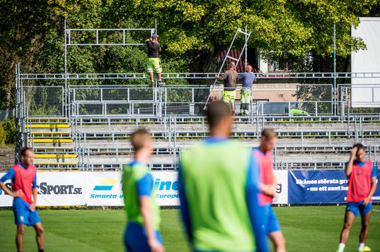 Förberedelser i bakgrunden