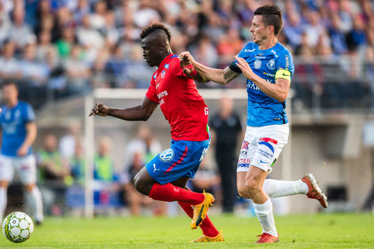 Helsingborgs Edwin Gyimah och Trelleborgs Kristian Haynes