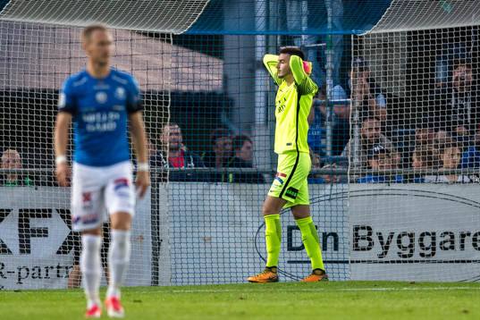 Trelleborgs målvakt Marko Johansson deppar