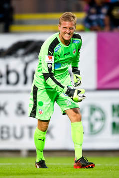 Helsingborgs målvakt Pär Hansson har ont