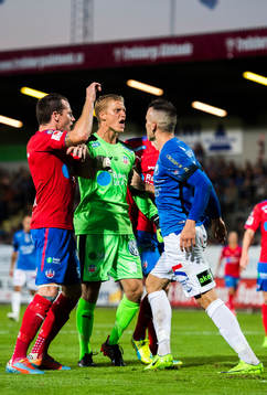 Bråk mellan Trelleborgs Dino Islamovic och Helsingborgs